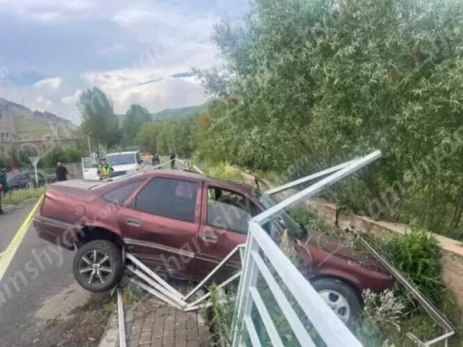Շաղատ գյուղում «Opel»-ը մխրճվել է կամրջի երկաթե արգելապատնեշների մեջ․ վարորդը տեղում մահացել է