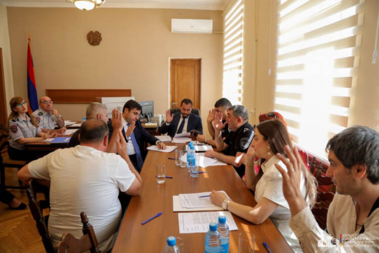 Որոշվել է երկու ծառայողի ազատել աշխատանքից, իսկ երեքի նկատմամբ կիրառել «խիստ նկատողություն» տույժը